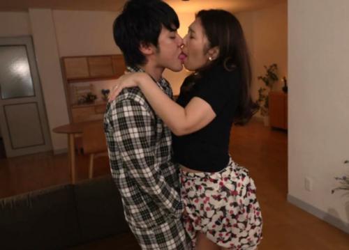 伊織涼子　娘の代わりに子作り【2】突然の事に狼狽する母に、娘はこう言った。私の子供をお母さんが代わりに産んでくださいと…