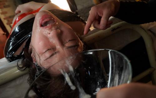 盛岡みゆ　精子が大好き精飲女【2】桶に大量得濃精子をいっぱ～い貯めてドゥルルと飲み干し、床に落ちた白濁もジュルルと啜る。