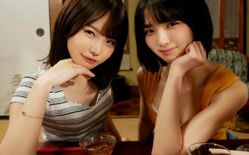 松本いちか 倉本すみれ　幼馴染に密着【3】全身舐めまくりWフェラ・混浴密着W手コキ！ド田舎の美少女2人に責められる！