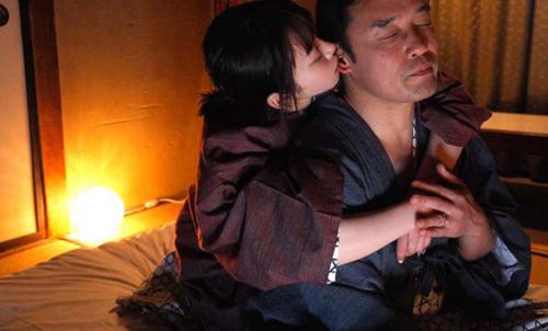 架乃ゆら　見た目もセックスも最高【1】妻不在の2日間性欲尽きるまでハメまくる！複雑な感情を抱きながらも激しく愛し合う…