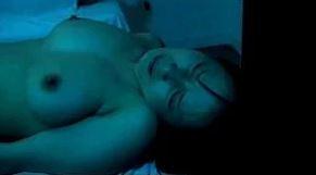 【ながえスタイル】真っ暗な部屋の中で入院していた女性がおっさんに夜這いされて犯されてしまう