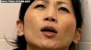 【ヘンリー塚本】店の物を盗んだことを見つかった人妻さんが脅迫されて犯されてしまいます