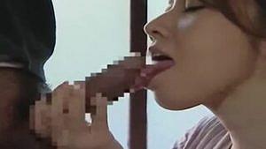 【ヘンリー塚本】【風間ゆみ】「美味しいわ♡」夫よりも大きな義理の父親のチンポを舐めて発情した人妻さんがそのままセックスw