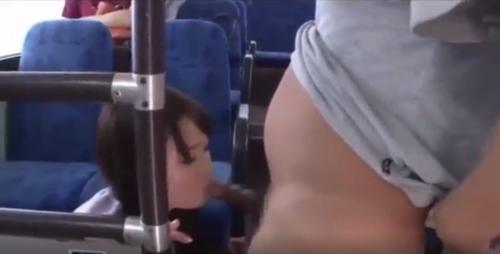 【夢乃あいか】「あぁ・・・♡」バスの中で他の乗客がいるのに、無理矢理女の子にフェラチオさせたり犯したりする鬼畜男！