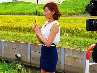 【明日花キララ】巨乳美女さんが家に泊めてくれた男性にSEXさせてあげちゃいますw