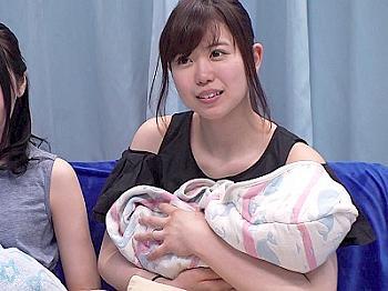 【マジックミラー号】子供を産んだばかりの人妻さんが他人棒を赤面しながら素股しちゃってるよw