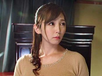 【佐々木あき】自分の妻よりも具合の良い義理の母親のおマンコに、夢中になって腰を打ち付けるw