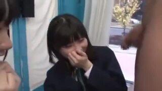 修学旅行生がマジックミラー号でデカチン初体験 大人のズル剥けチ○ポをみんなで測って、起たせて、恥ずかしいけど大興奮！…では終わらず自由行動中にセックスしちゃう女の子も！先生には内緒◆