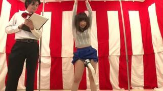 【素人】電マをアソコに当てられたままで問題に挑戦する素人美人！もちろん気持ちよすぎて答えられませんw