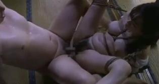 【レ〇プ】女の子を廃屋に連れ込んで全身を縛り、激しく犯しまくる鬼畜男！