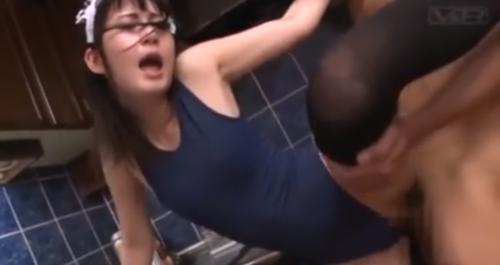 【小谷みのり】ニーハイスクール水着を着た可愛い家政婦を見ていたらムラムラしてきたので、フェラチオ&中だしセックスしちゃう