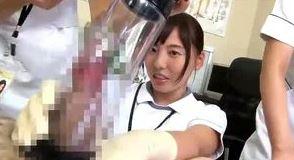 【企画】大勢に美人ナースさん達が勃起したチンコの大きさに驚いてウットリしちゃってます