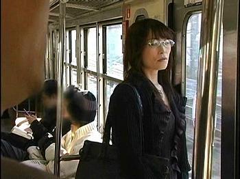 【ヘンリー塚本】毎日のように男のチンポを見てはオナニーばかりしているむっつりスケベなな女の子