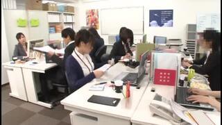 【OL】会社に一人しかいない男性社員があまりの激務に退職届を出したら、周りの女子社員が豹変して・・・