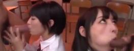 【佳苗るか】【阿部乃みく】「ジュッポジュッポ♡」可愛い女子高生コンビが放課後の誰もいない教室で男の肉棒をバキュームフェラ