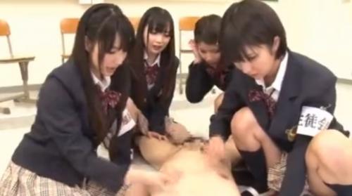 【湊莉久】【藤嶋唯】【葵こはる】【芹沢つむぎ】「粗チンね！」新人教師が、お嬢様女子高生達のストレスのはけ口にされてしまう