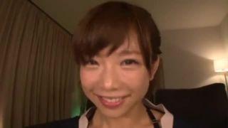美女が男のグロテスクなチンポを笑顔でフェラチオして、口の中にあるザーメンをカメラに映してごっくんしてまた笑顔www