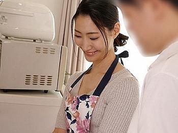 【西村保奈美】娘の彼氏との不倫セックスで、何度も絶頂しちゃう淫乱な人妻さんw