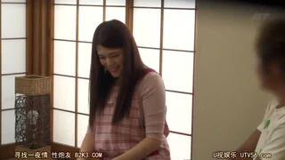 美人妻がパート先のバイト君に寝取られてる姿を隠し撮りされる!