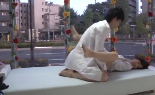 【企画】マジックミラー号の中に放置された職場で同僚の男女。果たして勝つのは理性か？性欲か？