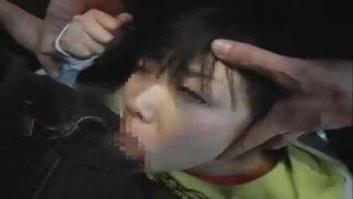 【レ〇プ】パチンコ屋に連れてこられた女の子が、父親がフィーバー中に男達に無理矢理フェラチオさせられたり犯される