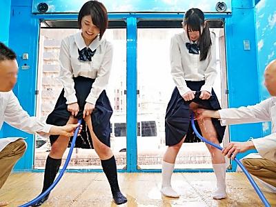 【マジックミラー号】帰宅途中の女子高生さんのおマンコを奇麗にしてあげちゃいました