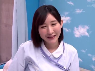 «外見える!?|ナース»【エロエロカー】休憩中の看護師が童貞君の一人エッチのお手伝い！ムラムラが抑えられない即抜け映像