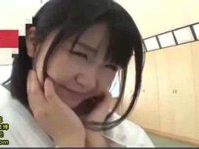 «巨乳|スポーツ»空手少女の道着をはだけさせて生ハメエッチ！激しい手マンで大量潮吹き！ギンギン確定