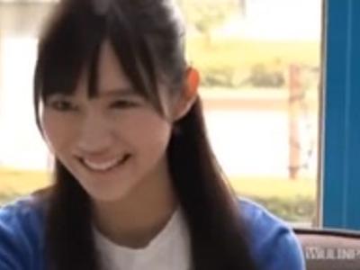 «外見える!?|素人»『えっ待ってください…』清楚系のJDをソファーに押し倒して即挿入！抜け確定