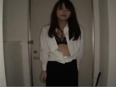 仕事帰りのOLを尾行して自宅に着いたところで部屋に押し入って脱がせて生挿入して種付けレイプ！お気にの映像