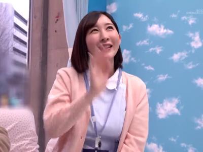 «外見える!?|童貞»【エロエロカー】休憩中の看護師が童貞君の一人エッチのお手伝い！エロすぎ注意なスケベ映像