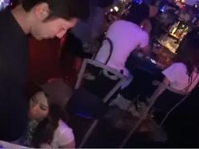 «ボイン|ドキュメンタリー»ボインな最高の体のテキーラガールと店内で公開エッチ！Tバックス姿の超スケベな娘！ギンギン確定