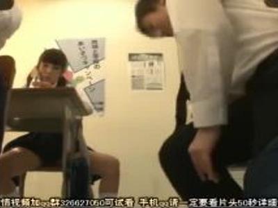 «学生|学園もの»体育の授業の間に下着を盗まれノーパンブラ無しの同級生にMAX勃起しちゃった男子若者！迷ったらこの動画