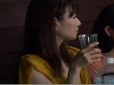 «企画|エロ動画»美人妻たちとキャンプ！テントで一緒に寝ていた素晴らしいボイン婦人にと不倫エッチ！発情MAXのメチャ抜け映像
