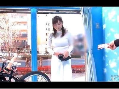 «美人妻|主婦»口説いた婦人がエロエロ自転車でマン汁ブシャーからのハァハァが抑えきれなくなってそのままエッチ！センズリ向きのエロ映像