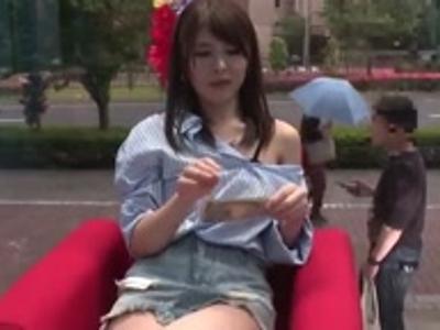 «外見える!?|浮気»デート中のカレに内緒でハードピストンマシーンで発情した好きな女の子が浮気生出しファック！発射どころ豊富なスケベ映像