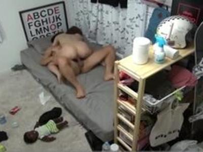 «巨乳|美乳»巨乳な女子大生を自宅にお持ち帰りしてお酒を飲んでエッチ！一部始終を隠し撮り！我慢汁が抑えられない映像