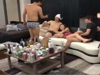 «おっぱい|エロ動画»綺麗な看護師たちと家飲みパーティー！エッチな盛り上がって乱交エッチしちゃった！ムンムンな娘
