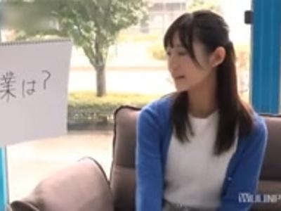«見えてないよね??|素人»『えっ待ってください…』清楚系のJDをソファーに押し倒して即挿入！抜け確定