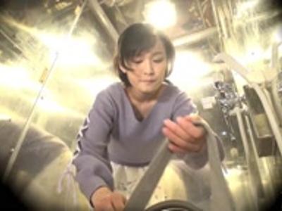 «外見える!?|ナース»看護学生が素人男子の悩みお助け企画でスマタ中にヌルっとゴム無し挿入！今晩のおかずに決定のめちゃシコ動画