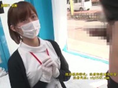 «外見える!?|看護師»【エロエロカー】看護師さんに絶倫チンポを見てもらってそのままH！興奮確実な超絶エッチな動画