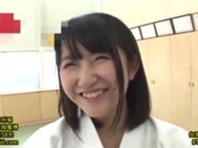 «おっぱい|エロ動画»空手少女の道着をはだけさせて生ハメエッチ！激しい手マンで大量潮吹き！フル勃起注意な18禁映像