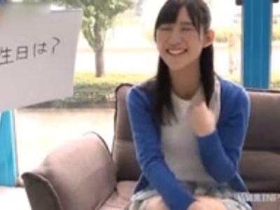 «外から見えてる??|素人»『えっ待ってください…』清楚系の大学生をソファーに押し倒して即挿入！エロすぎ注意なエロ映像
