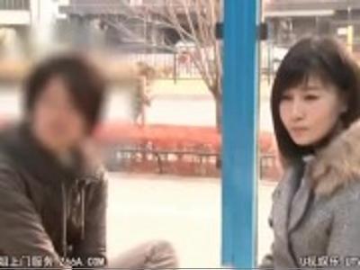 100ピストンで破けるコンドームとは知らずに、友達の嫁と入れ替えしてファック練習！女乗位生出し！超絶エロボディ
