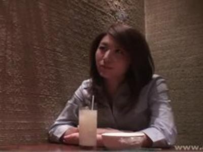 «寝バック|エロ動画»スレンダーでキレイな奥様をホテルに連れ込んで即ハメ！カーテン全開でプチ露出エッチ！最高のエロ動画