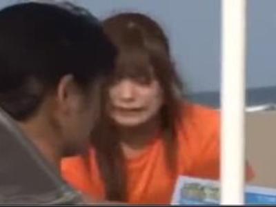 «ビキニ|エロ動画»バイトしていたスイムウェアの綺麗なな娘を乱暴！イタズラされて発情しまくり！ゴム無しハメ膣内射精された！ギンギン確定