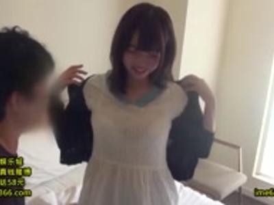 «ナンパ|素人»ボインな清楚系の美女とホテルで即ハメ！ガン突きされえて興奮しまくりの幼い少女！即抜け注意なスケベ動画
