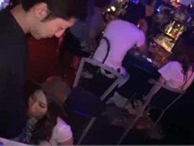 «ボイン|ドキュメンタリー»ボインな魅力的な体のテキーラガールと店内で公開エッチ！Tバックス姿の超スケベな娘！体型最高な女の子
