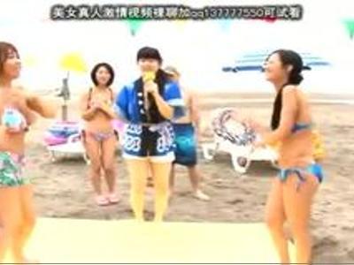 海水浴に来ていた親子で野球拳！ビキニ姿の巨乳美女が全裸になっちゃった…！興奮確定の体