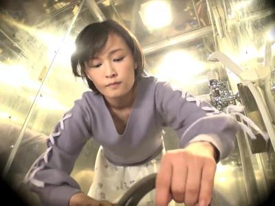 «外見える!?|ナース»看護学生が素人男子の悩み解決でスマタ中にヌルっとゴム無し挿入！抜けすぎ注意な18禁動画